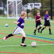 小学生サッカー ディフェンスだけじゃ時代遅れ センターバックに悩む君へ ポジション別トレーニング3選 Cb編